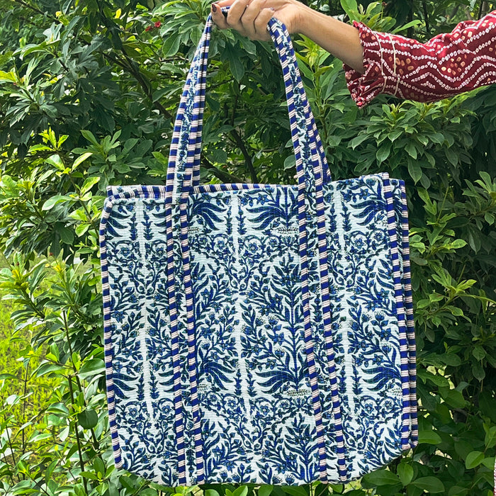 Nature-Inspired Blue Leaf Print Tote Bag – Your Perfect Everyday Companion