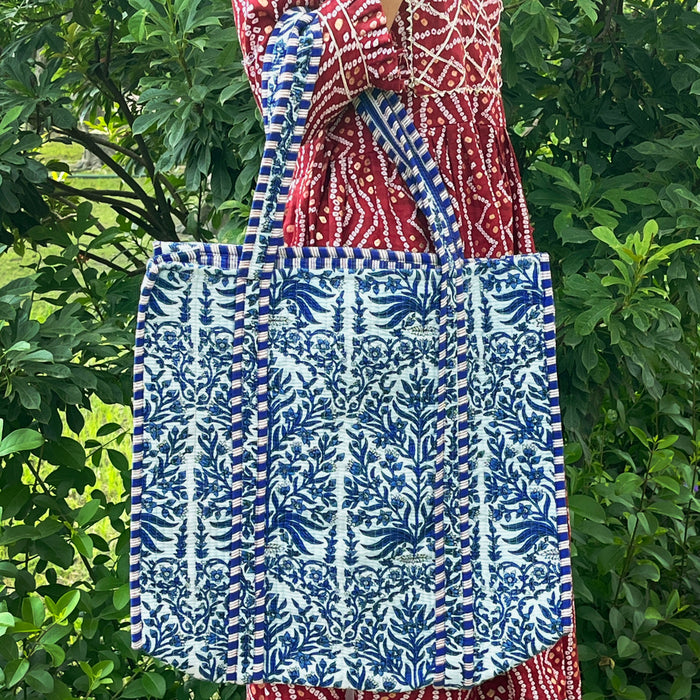 Nature-Inspired Blue Leaf Print Tote Bag – Your Perfect Everyday Companion