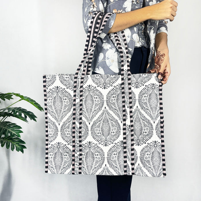 Stylish Grey Geometric Print Tote Bag – Eco-Friendly Cotton Accessory for Every Occasion