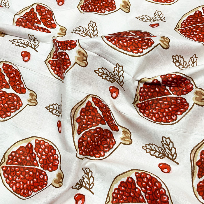 Pomegranade Print Soft Fabric 100% White Cotton Fabric For Home Furnishing